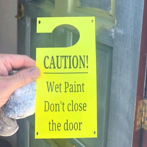 Pack wet paint - wet, close